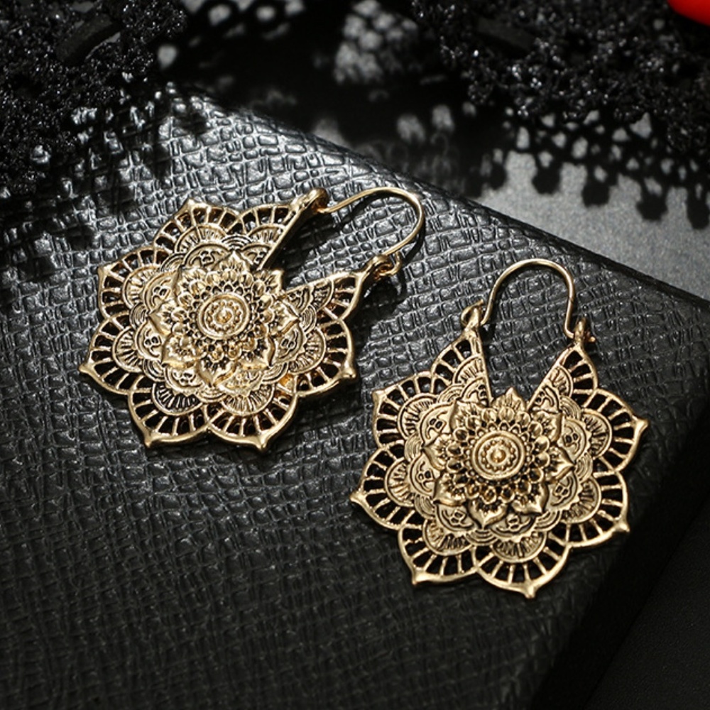 END OF SUMMER CLEARANCE!NEW! Beautiful Lotus Mandala Earrings!